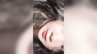 Bé học sinh quái vật 3 đầu