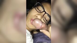 A trai cặc bự nứng cặc nữa đêm sang nằm với e họ kính cận liên tục đút cu vào mồm e