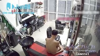 Hack camera quán cắt tóc gội đầu gặp vợ chồng chủ nhà chịch cực ngon