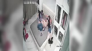 Bà dì khát tình mặc đồ hở hang trước mặt cháu, còn kêu cháu úp tay đo mu lồn của mình