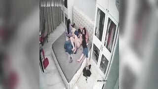 Bà dì khát tình mặc đồ hở hang trước mặt cháu, còn kêu cháu úp tay đo mu lồn của mình