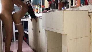 Thằng khốn nạn đưa em học sinh về nhà rồi gạ chịch em nó còn được xuất trong nữa