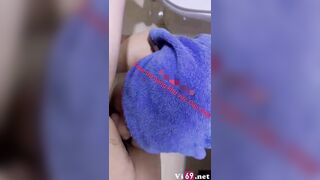Thanh niên đang vét thì em đái luôn vào miệng 2