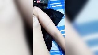 Phê pha thuốc ngủ,em gái bị trai lạ bóp vú địt nát lồn mà không hay