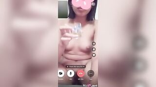 Call video gạ gẫm hướng dẫn em gái lớp 12 thủ dâm còn bắt em uống nước đái