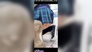 gái xinh thủ dâm bằng xúc xích