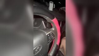 móc lốp bé học sinh trên ô tô