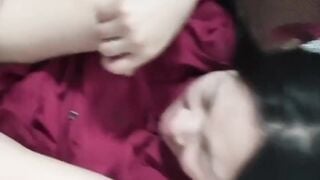 bố mẹ em váng nhà anh gấp quá không kịp cởi đồ