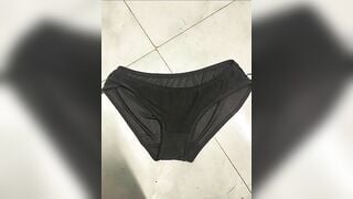 Sục cu bằng quần lót của chị gái siêu xinh ở cạnh phòng