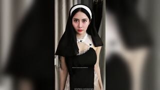 Pong Xinh Cosplay Nữ Tu Sĩ Lộ Diện Sự Dâm Đãng