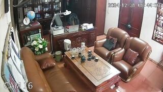 Quản lý trường dẫn gái vào văn phòng địt nhau dâm đãng