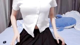 bé học sinh trường Vinschool vú hồng thủ dâm