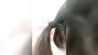bé học sinh chào hàng các anh