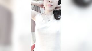 bé sinh viên thủ dâm với chiếc bím múp