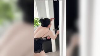 Gái dâm gắn cặc giả vào đầu gạ địt bạn trai đang ngủ kích thích dâm đãng