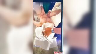 Mấy thằng súc vật Cương dâm bạn học ngay tại lớp học cực sung