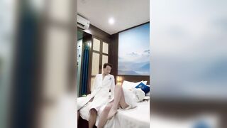 Gái dâm lấy lỗ làm lại đi tiếp các đại gia kiếm tiền
