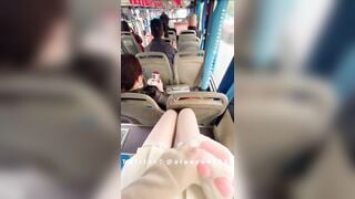Học sinh nứng lồn, vạch lồn trên xe buýt
