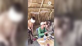 Lẩu đắt vl.em cởi hết quần áo là tiền lẩu gấp 2