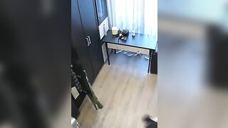 Hack cam thế nào không biết đúng cảnh nữ công an đang thay đồ