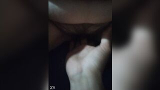 Thím đi làm về, vào phòng cháu vui vẻ