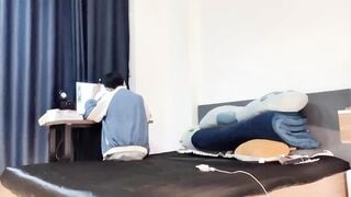 Em Thì Ngồi Làm Bài, Chị Thì Live Show Hàng Thủ Dâm Tập 3
