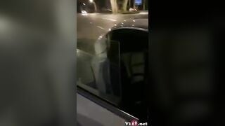 Thấy em lủi thủi kêu chở 1 đoạn rồi dừng vạch áo địt lồn em ở ngay làn dừng khẩn cấp