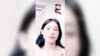 Bảo trân dáng ngồi gởi đòn làm cho các anh yêu đắm say