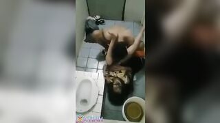 Quay lén, Ép con bạn Quan hệ Tình Dục ở WC nữ Say Địt Lồn Bóp nát Vú rên rỉ