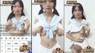 Em gái Loli mình dễ ngực nhỏ siêu dễ thương Livestream khoe vú kiếm tiền