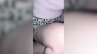 chưa kịp cởi đồ em nứng quá đã leo lên cưỡi