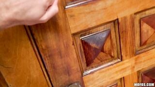 đến nhà bạn chơi và gạ đụ luôn con gái xinh của bạn