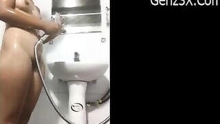 Sex Thuỳ Linh 2k10 Và Bí Mật Trong Toilet