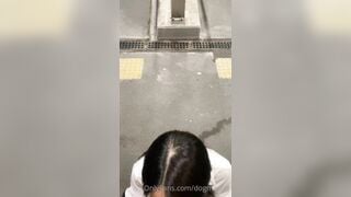 em gái xinh bú cu cho người yêu ở ngoài đường tạo cảm giác kích thích