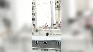cùng em ny đổi gió lên sân thượng để đụ nhau bị quay lại