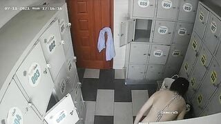 Quay lén phòng thay đồ 2