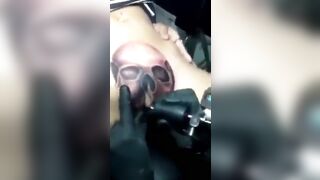 cận cảnh xăm vào lồn cho em gái ngọt nước