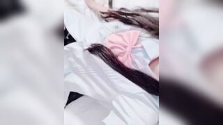 Em loli lồn non thủ dâm