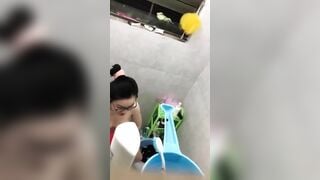 Quay lém cô em sinh viên phòng cạnh tắm