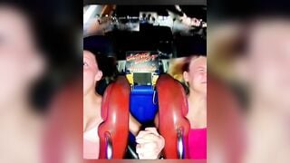 Đi chơi mạo hiểm vú cứ lắc lên lắc xuống kích thích
