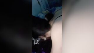 cháu gái bú cu cho chú khỉ bố mẹ ngủ