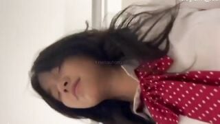 Bé hs vừa đi học về chưa kịp thay quần áo đã phải banh lồn ra cho anh đụ rồi