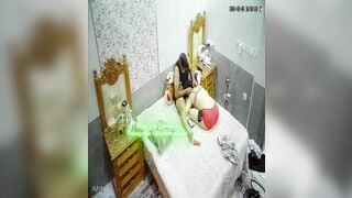 Hack Camera Nứng Lồn Mút Chim Chồng Trước Mặt Con