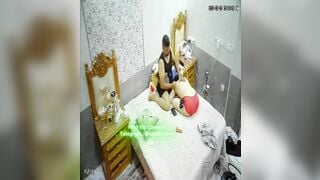 Hack Camera Nứng Lồn Mút Chim Chồng Trước Mặt Con