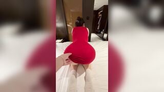 em sinh viên mặc đầm body còn không chịu mặc quần lót