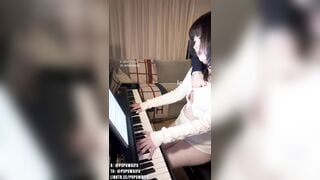 khốn nạn gái xinh thuê gia sư về dạy học đánh đàn thì bị gia sư địt tung lồn