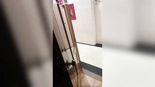 Clip Sex Chơi em sinh viên 2k5 trước cửa phòng