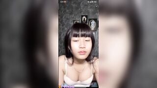 Nìi 2ka9 Show Vú Bán Quạt Tiktoker ngây thơ