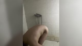 Gái dâm chubby vú to lồn múp lắm lông tắm khoe hàng kích thích siêu dâm