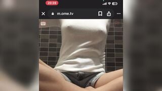 Em gái show vú trên ometv
